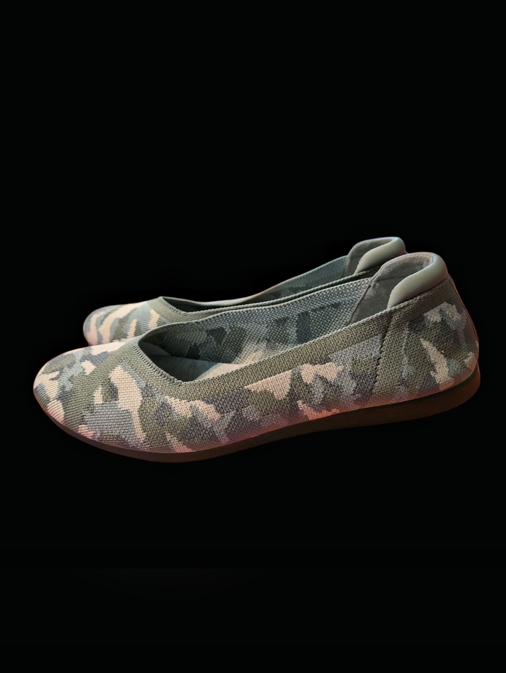 CLOUDSTEPPERS by Clarks Washable Camo Print Knit Slip-Ons. Size 8.5W